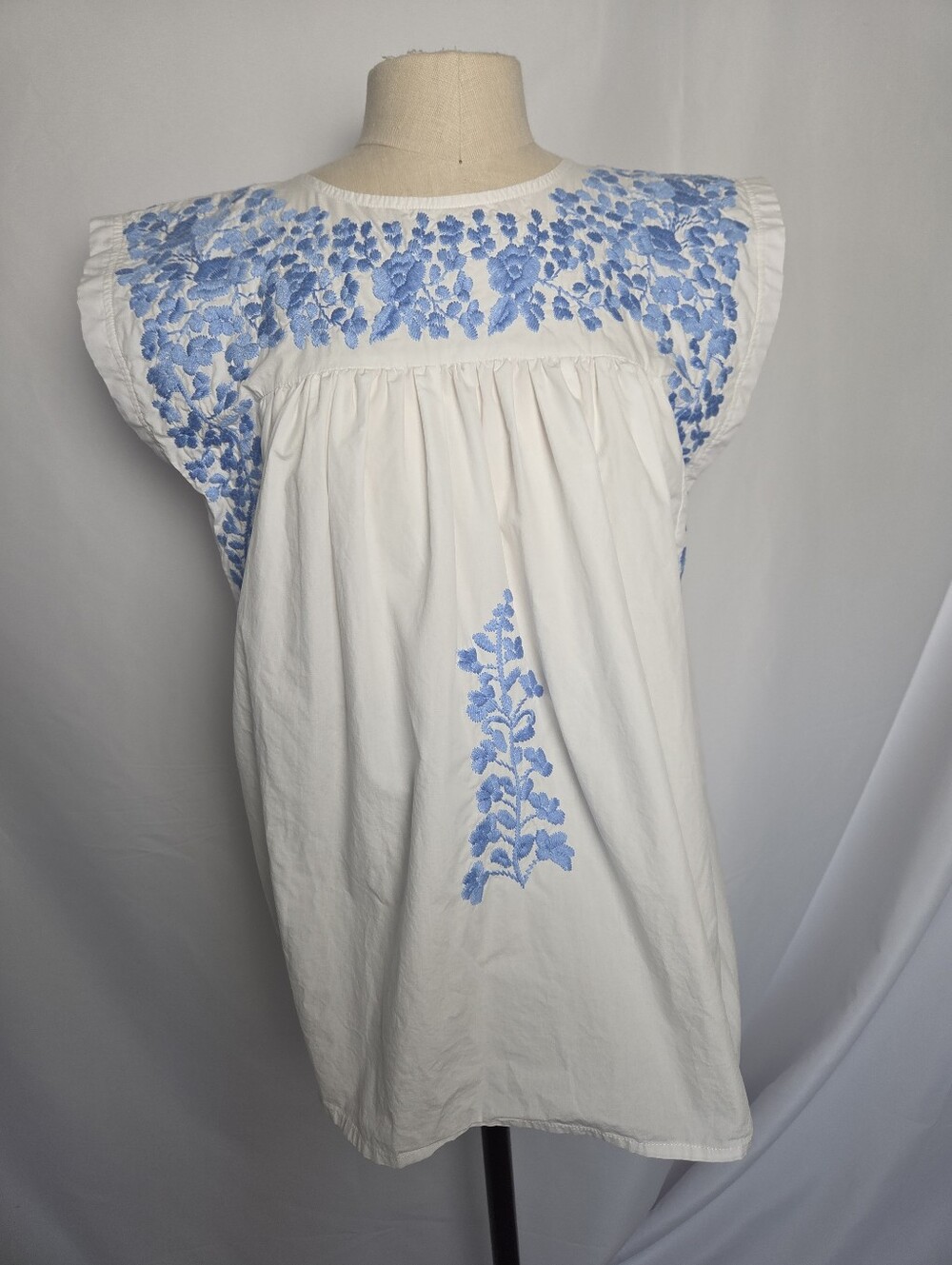 Spirit Dress White And Carolina Blue Cotton Embroidered Flutter Sleeve Top